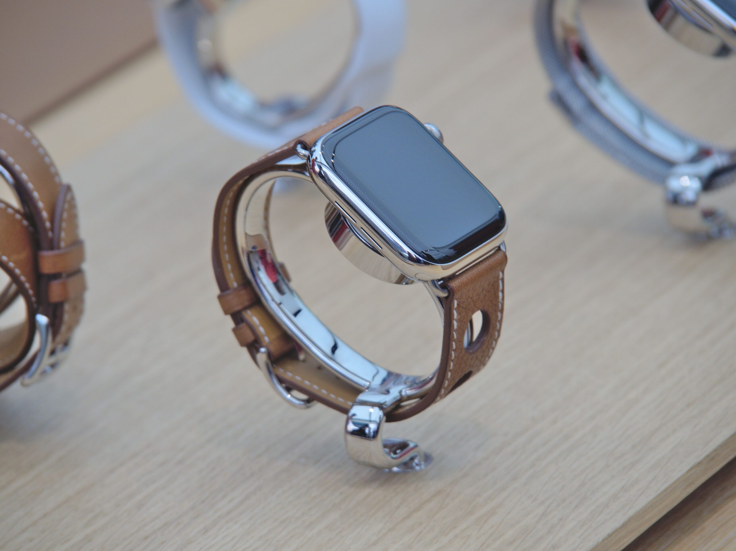 Apple Watch vs Samsung Galaxy Watch